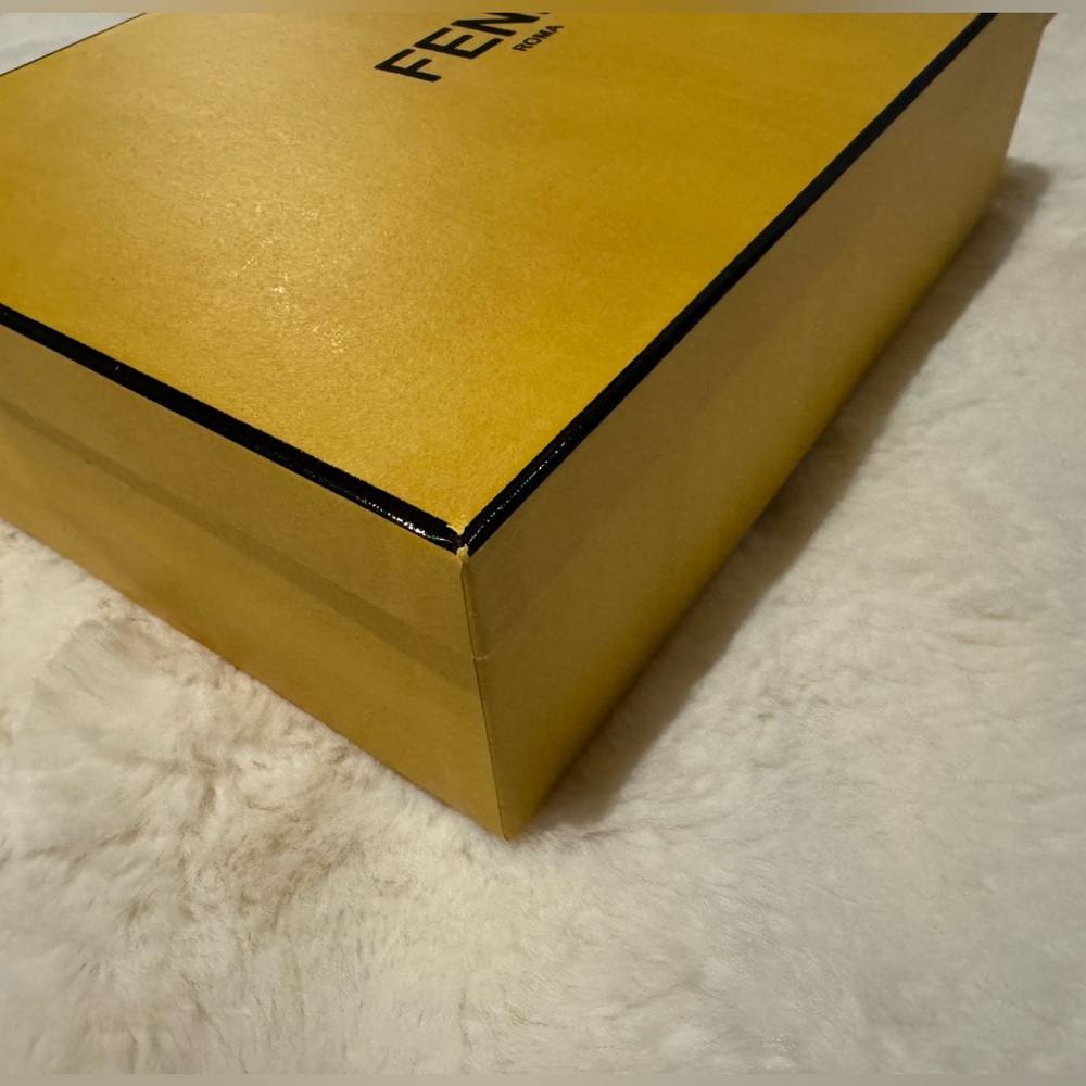 Fendi Yellow Box - Picture 2 of 10